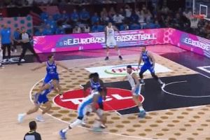 希腊怪兽！字母哥连续强吃 大长臂举球攻筐反扣+放篮