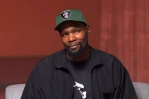 前NFL球员调侃杜兰特未传宗接代&延续传奇 后者：我有侄子呀😂