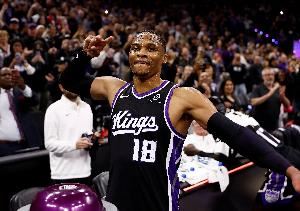 解说:老兵威少油箱里看来还有不少油&性价比拉满 德罗赞得多顶顶