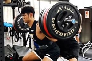 年轻力壮!恭喜王浩然加入深蹲180KG俱乐部!