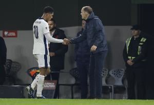 邮报:图赫尔避免贝林吃二黄很明智,但贝林仍振臂怒目不满被换下